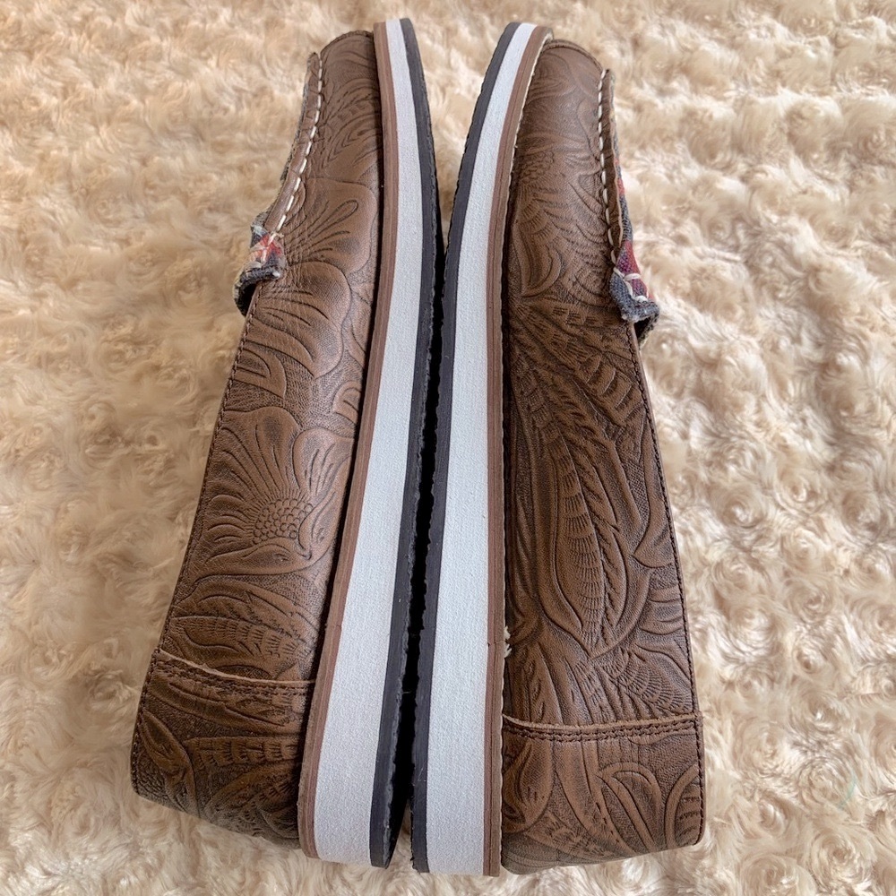 Myra Brown Embossed Leather Aztec Print Noc Toe Slip On Shoes Size 9 - Picture 6 of 10